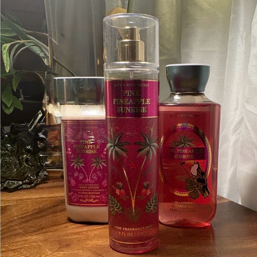 Bath & Body Works Pink Pineapple Sunrise Three Piece Set Gift Set Works‎ NEW - Picture 3 of 6